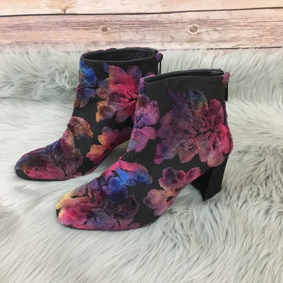 Stuart Weitzman Shoes - New Stuart Weitzman Bacari Botanic Boot